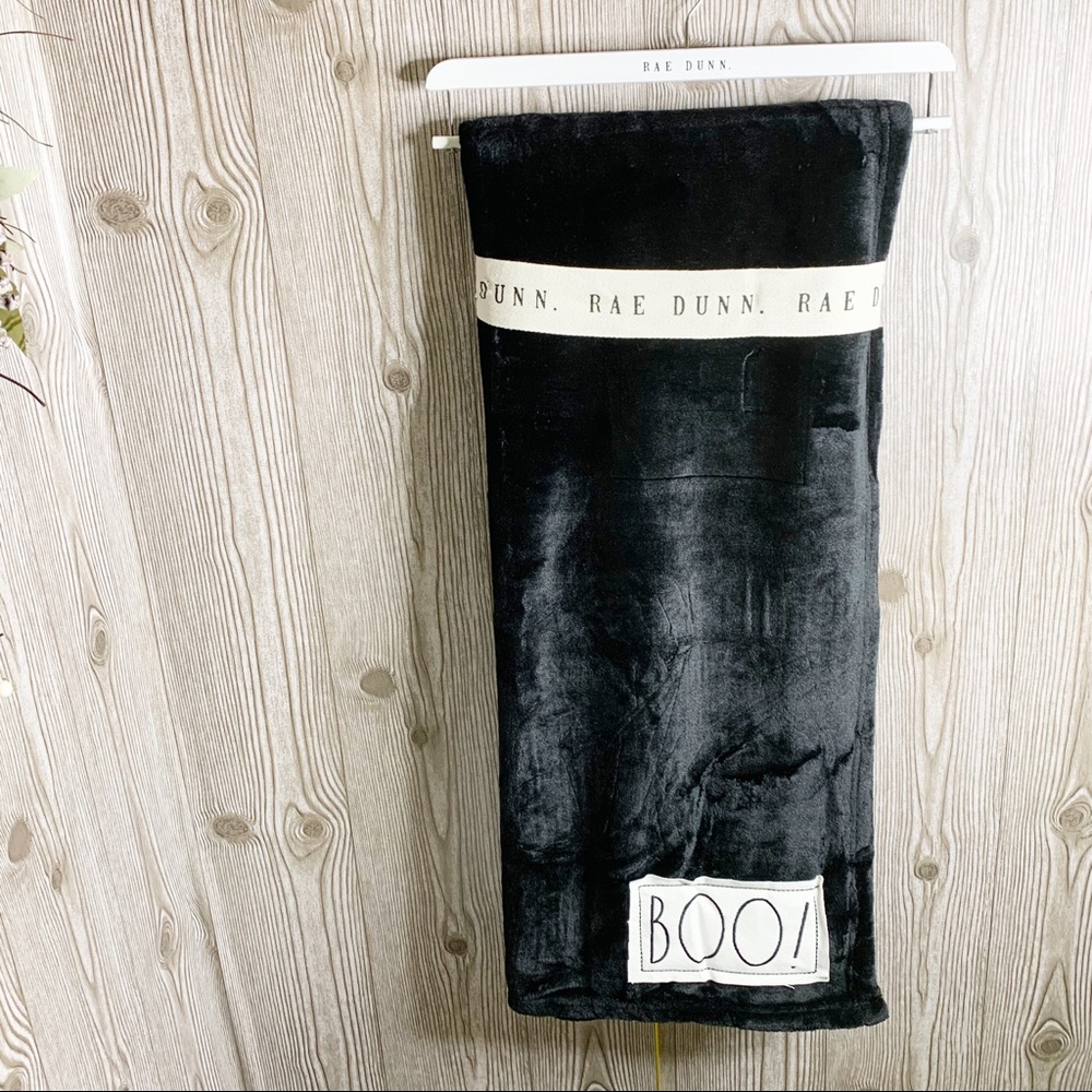 NWT👻Rae Dunn Black Plush BOO Throw Blanket - Picture 3 of 7